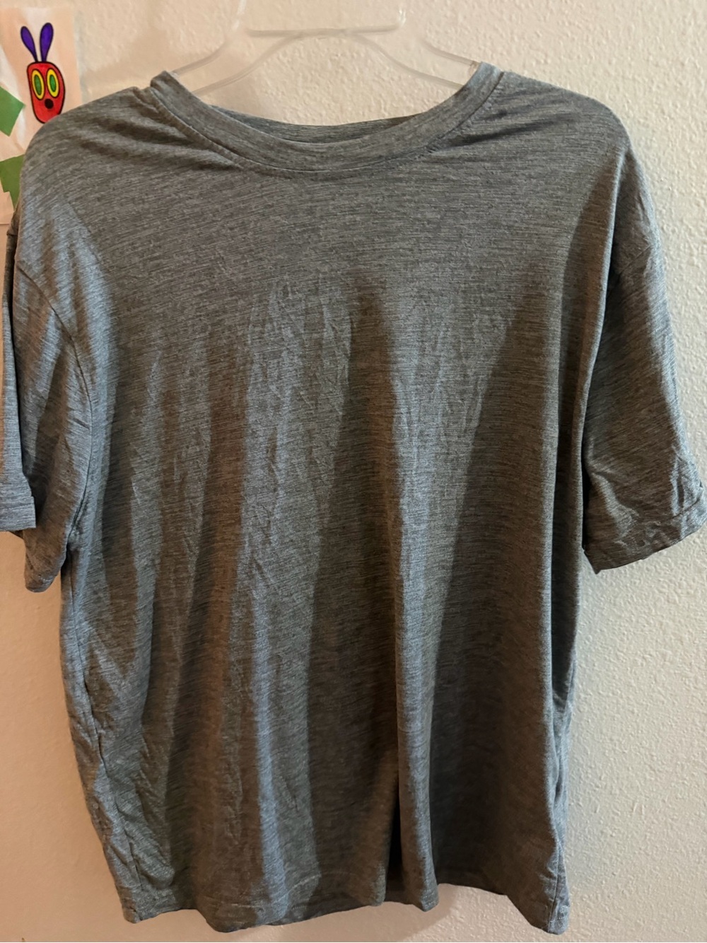 Men’s gray T-shirt